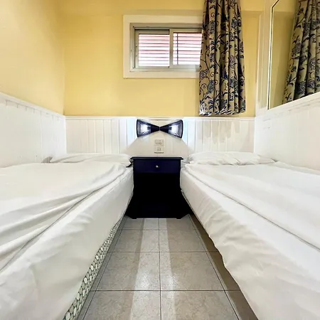 Daire At Few Metres From The Beach, With Heated Pool And Beautiful View *